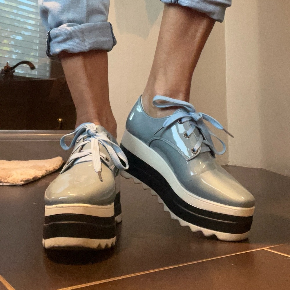 Size 7 - Powder blue faux patten leather lace up shoes